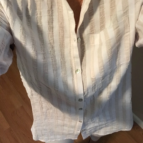 New๐Sand stripe button down - Picture 3 of 5